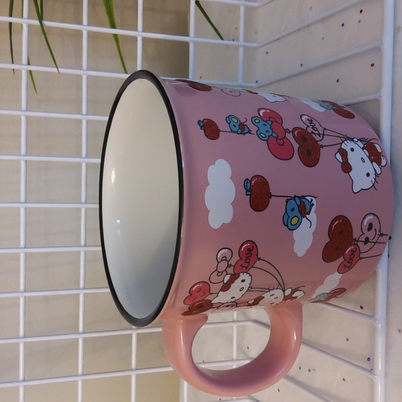 Hello Kitty 20-oz Ceramic Mug - NWT - Picture 2 of 6